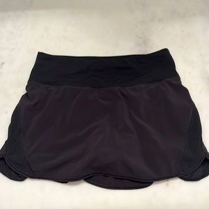 Black photo finish lululemon skirt